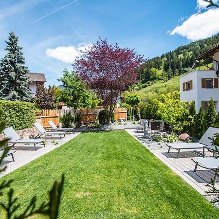 Hotel Gasthof Hoellriegl Sarentino Exterior foto