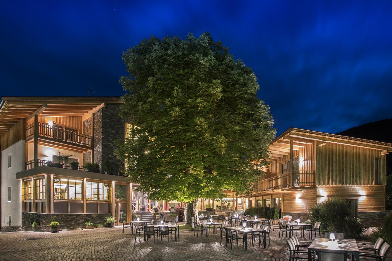 Hotel Gasthof Hoellriegl Sarentino Exterior foto