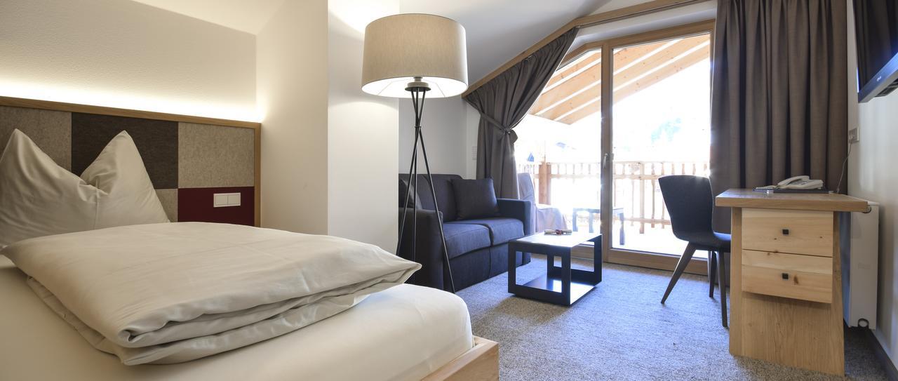 Hotel Gasthof Hoellriegl Sarentino Exterior foto
